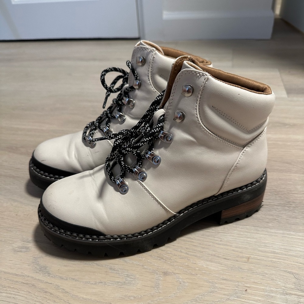 Universal Thread Winter Booties - Picture 2 of 3